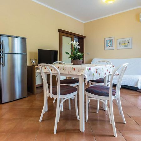 Gorgeous Apartment In Porec With Kitchen Eksteriør billede