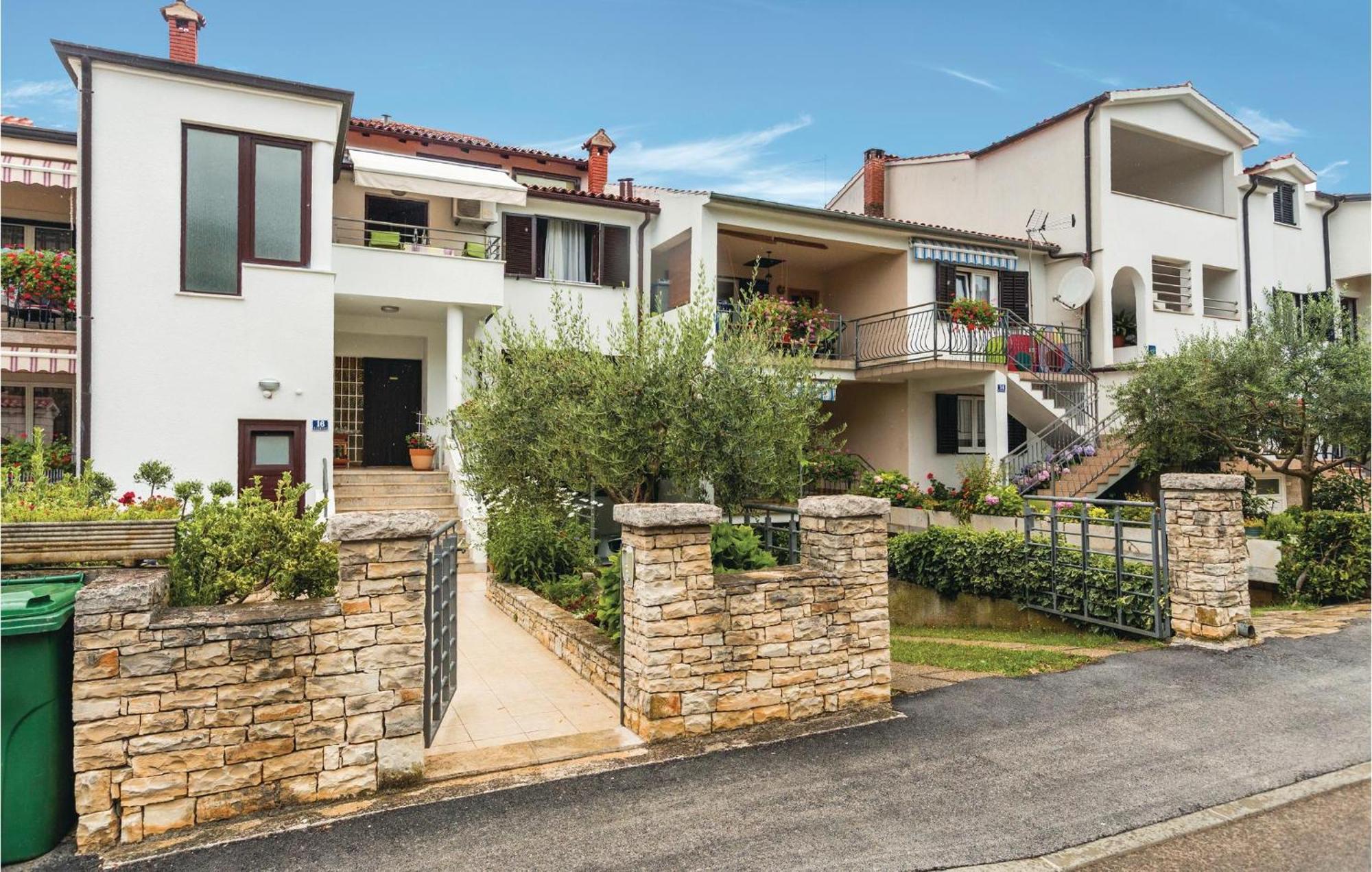 Gorgeous Apartment In Porec With Kitchen Eksteriør billede