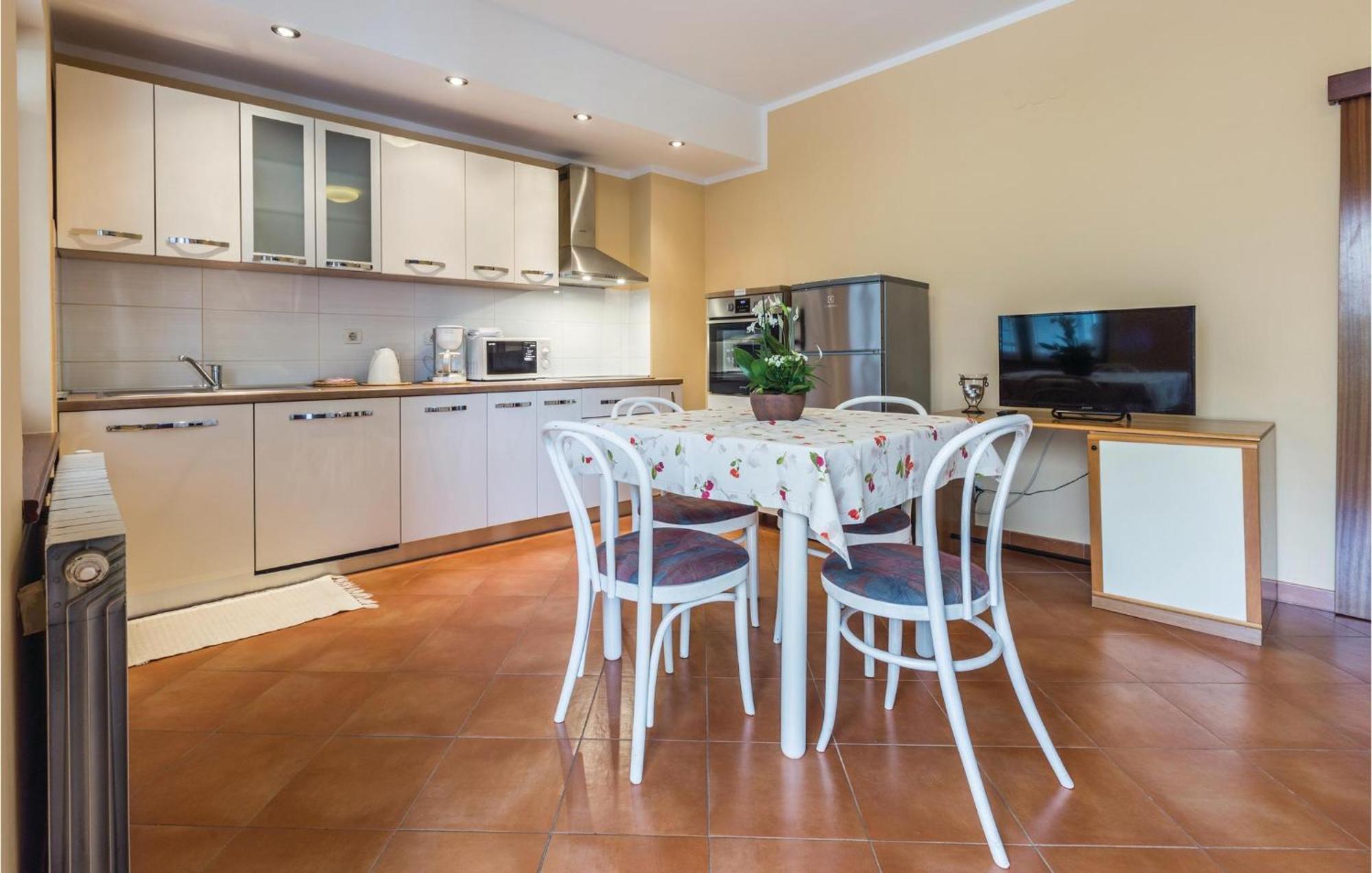 Gorgeous Apartment In Porec With Kitchen Eksteriør billede