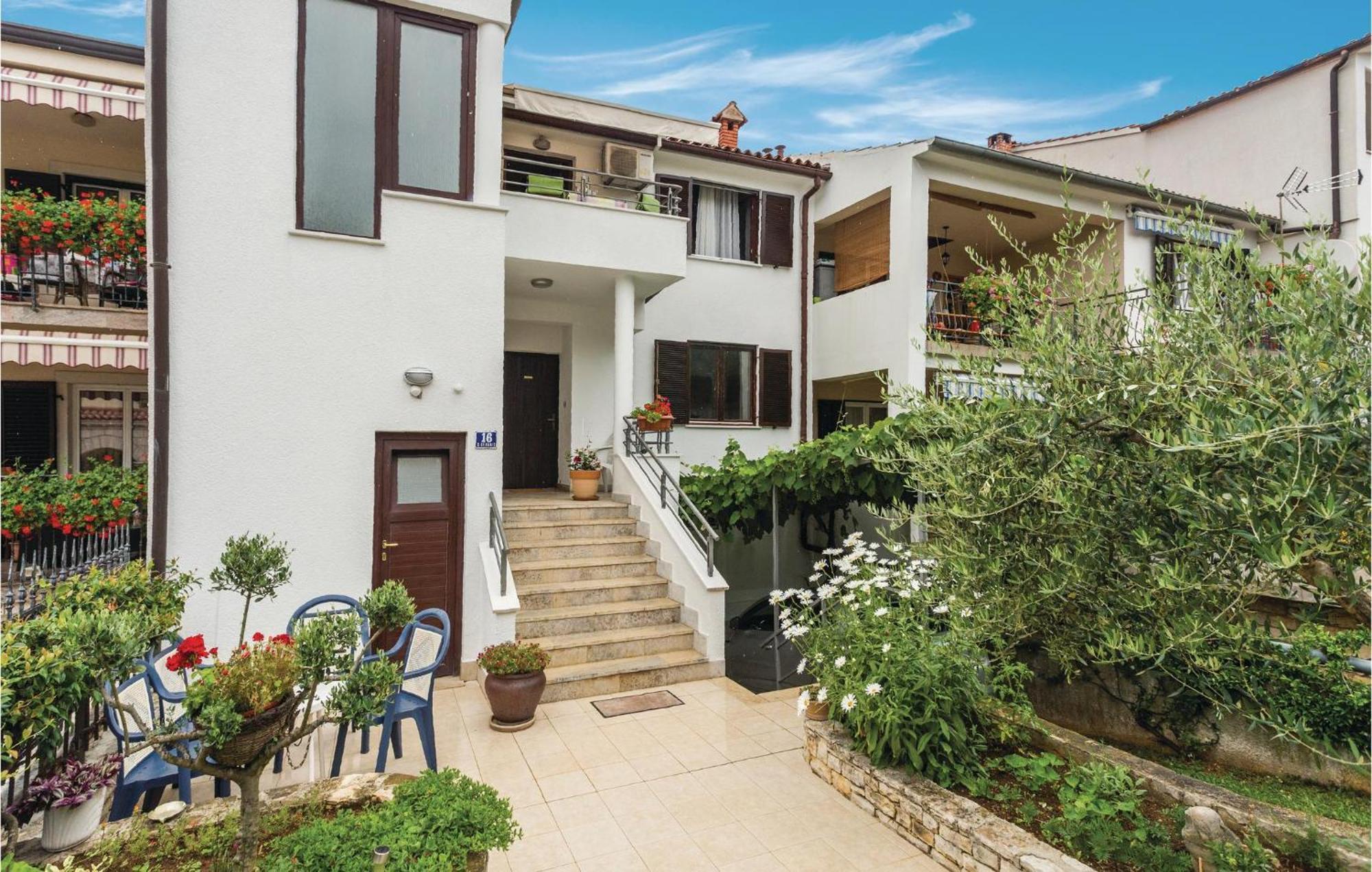 Gorgeous Apartment In Porec With Kitchen Eksteriør billede